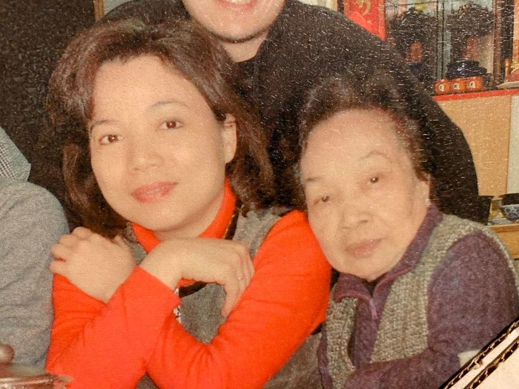 媽媽跟我難得的合照