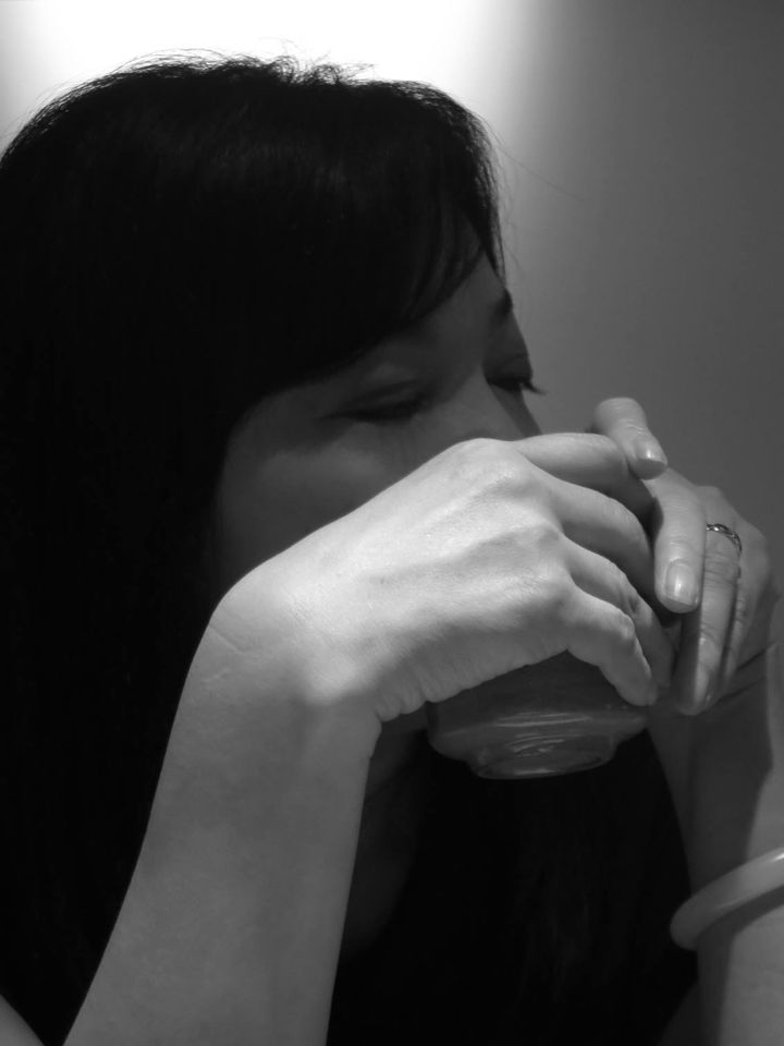 好想用一杯咖啡，跟你話所有今生未悔